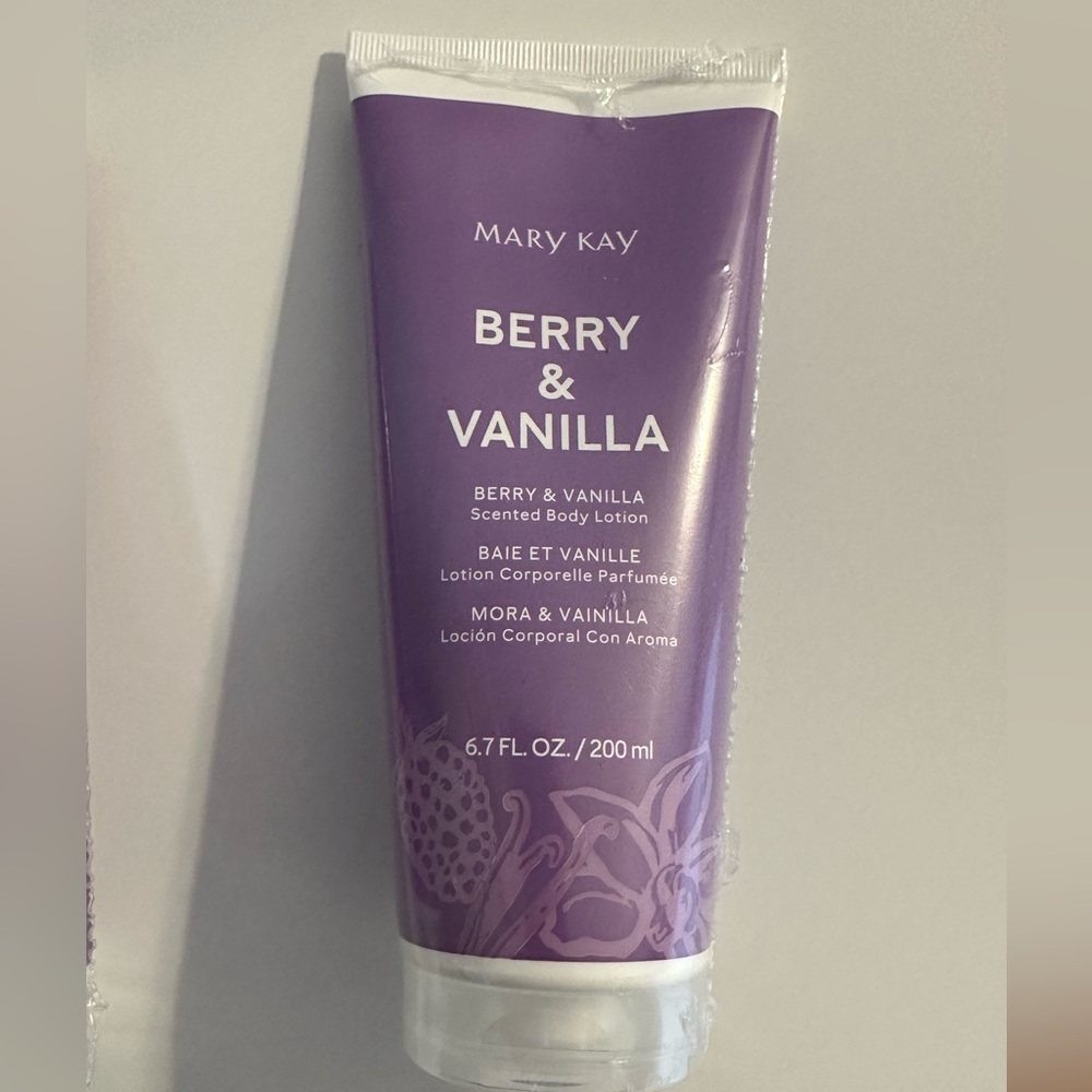 Mary Kay Berry & Vanilla  Scented Body Lotion  6.7 fl oz